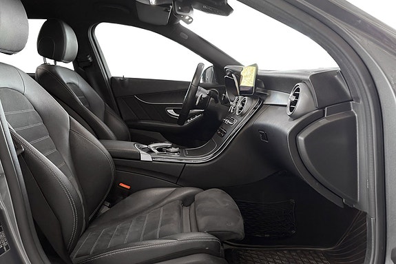 Mercedes-Benz C300 12 of 17