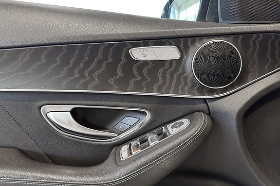 Mercedes-Benz C300 9 of 17