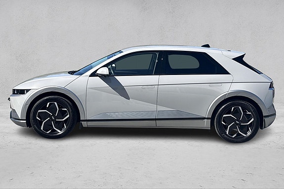 Hyundai Ioniq 5 2 of 5