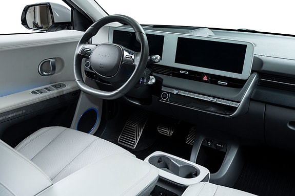 Hyundai Ioniq 5 2 of 5