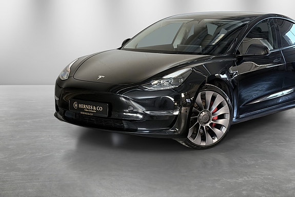 Tesla Model 3 2 of 5