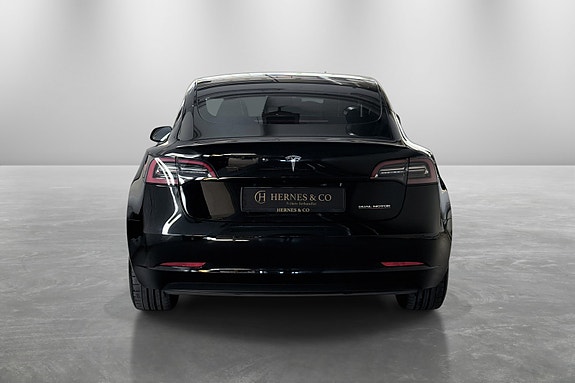 Tesla Model 3 5 of 5