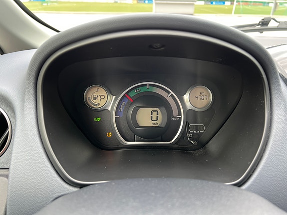Peugeot iOn 2 of 5