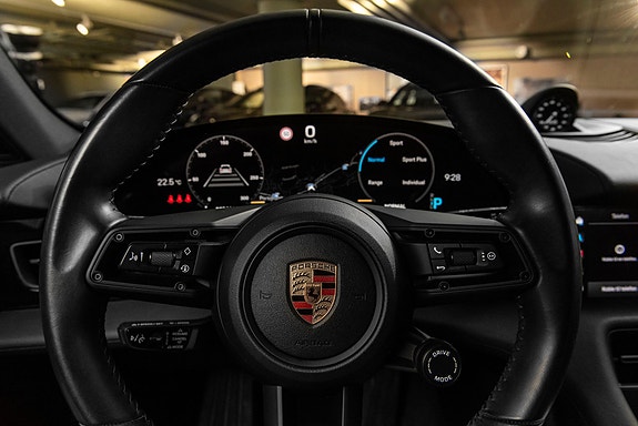 Porsche Taycan Cross Turismo 20 of 30