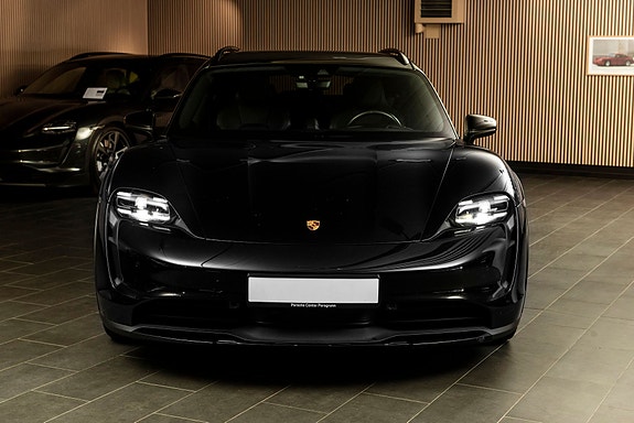 Porsche Taycan Cross Turismo 4 of 30