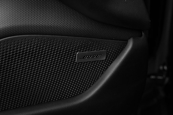 Porsche Taycan Cross Turismo 15 of 30
