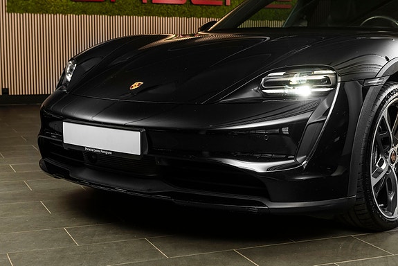 Porsche Taycan Cross Turismo 3 of 30