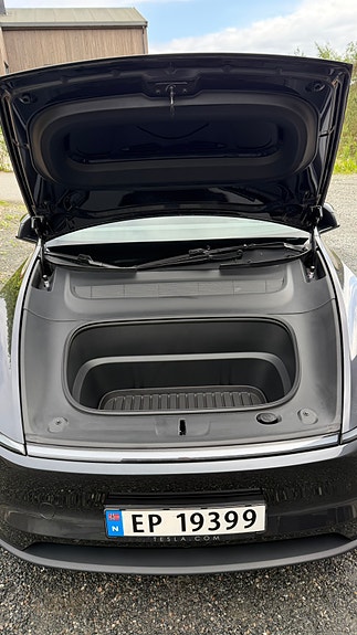 Tesla Model Y 11 of 20