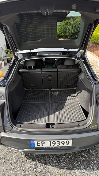 Tesla Model Y 13 of 20
