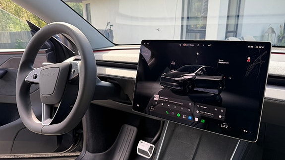 Tesla Model Y 9 of 20