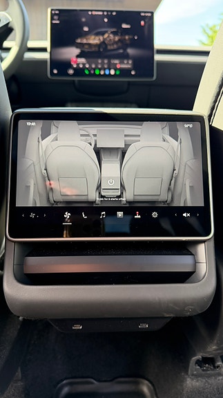 Tesla Model Y 19 of 20