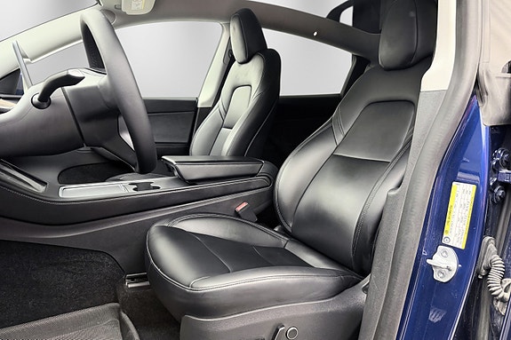 Tesla Model Y 12 of 30