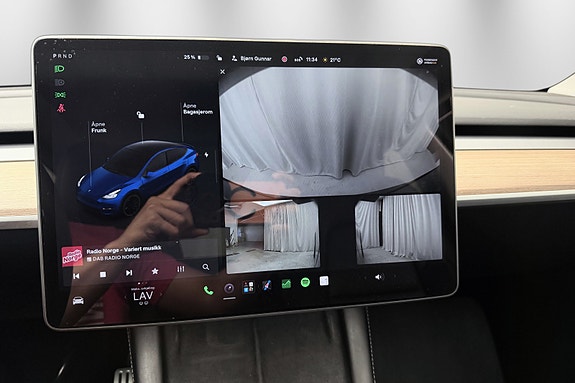 Tesla Model Y 28 of 30