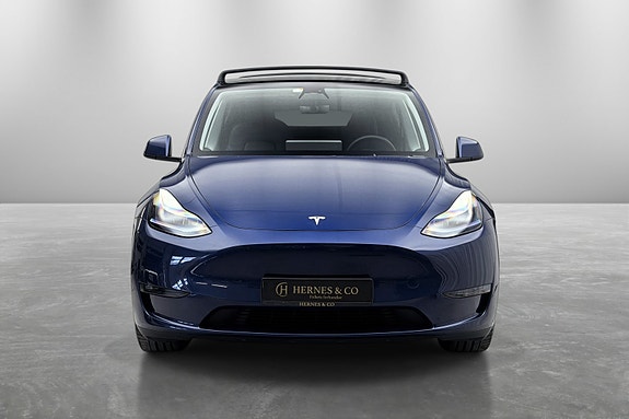 Tesla Model Y 3 of 30