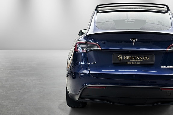 Tesla Model Y 8 of 30