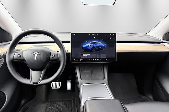 Tesla Model Y 14 of 30
