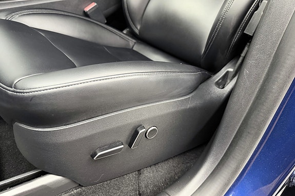 Tesla Model Y 13 of 30