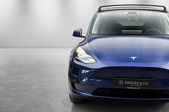 Tesla Model Y 4 of 30