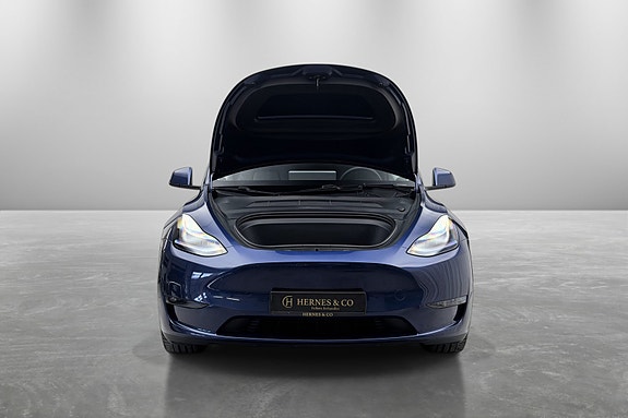 Tesla Model Y 9 of 30