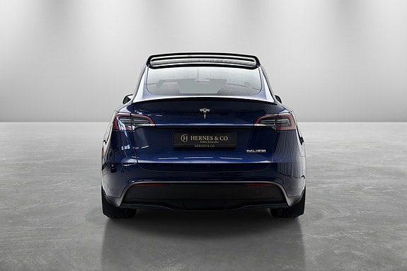 Tesla Model Y 7 of 30