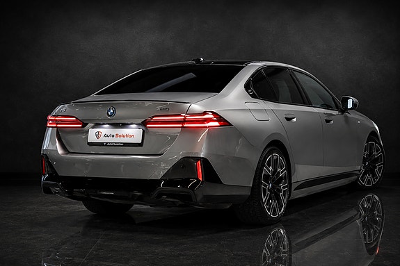 BMW i5 2 of 30