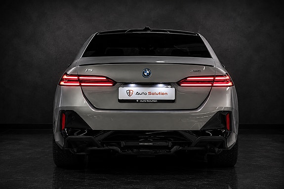 BMW i5 4 of 30
