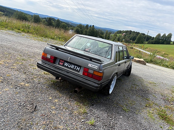 Volvo 740 3 of 25