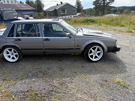 Volvo 740 8 of 25