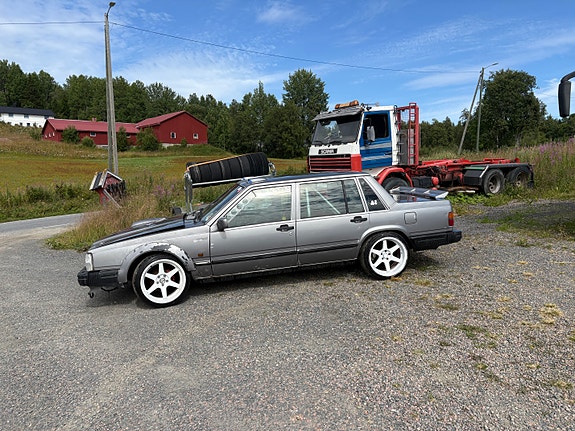 Volvo 740 4 of 25