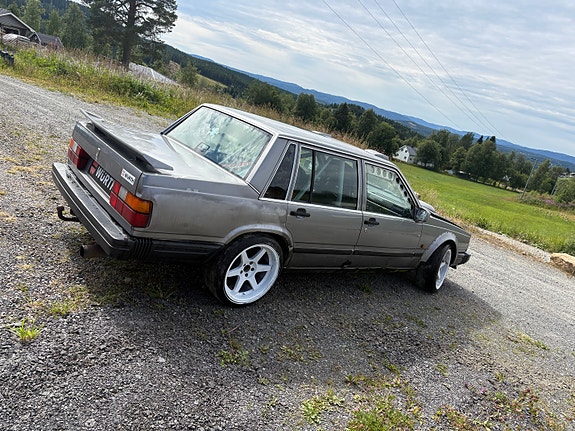 Volvo 740 5 of 25