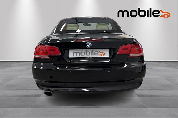 BMW 320i 5 of 5