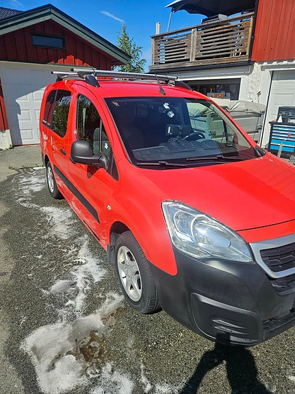 Peugeot Partner 2 of 5