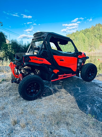 Can-Am Maverick Sport 1000R T 2 of 5