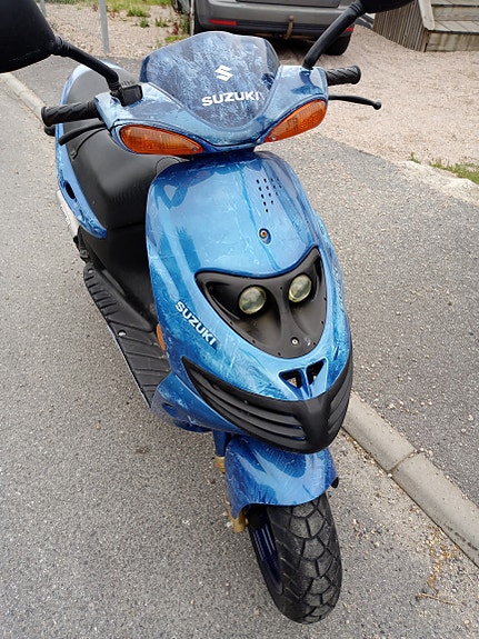 Suzuki AY 50 Katana 2 of 8