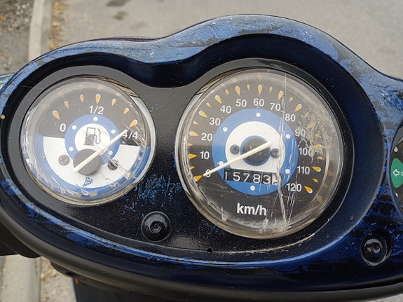 Suzuki AY 50 Katana 4 of 8
