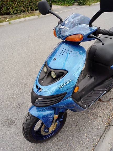 Suzuki AY 50 Katana 3 of 8