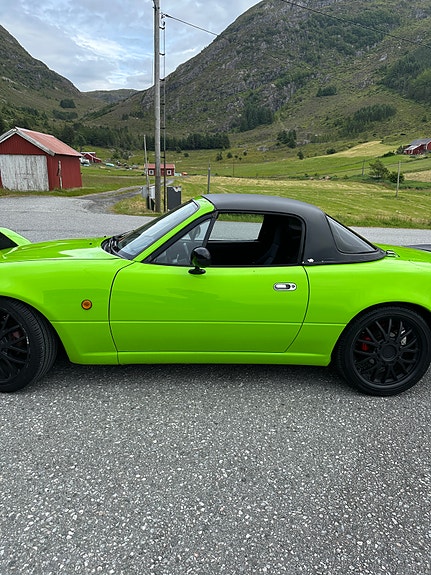 Mazda MX-5 9 of 21