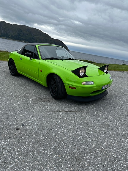 Mazda MX-5 4 of 21