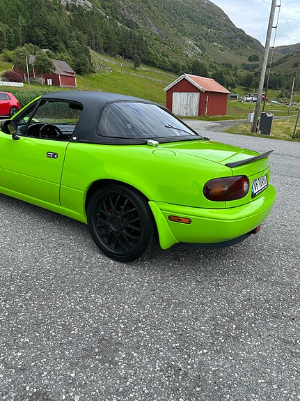 Mazda MX-5 8 of 21