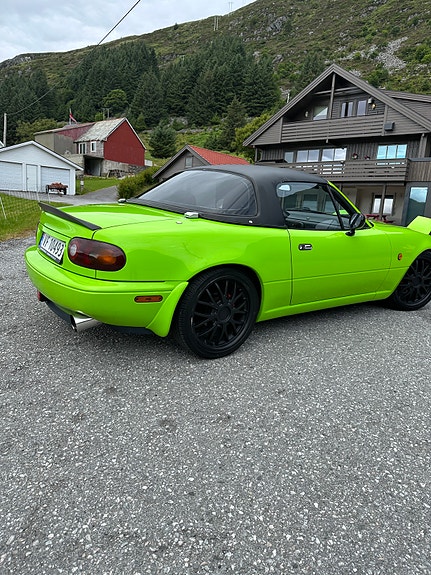 Mazda MX-5 6 of 21