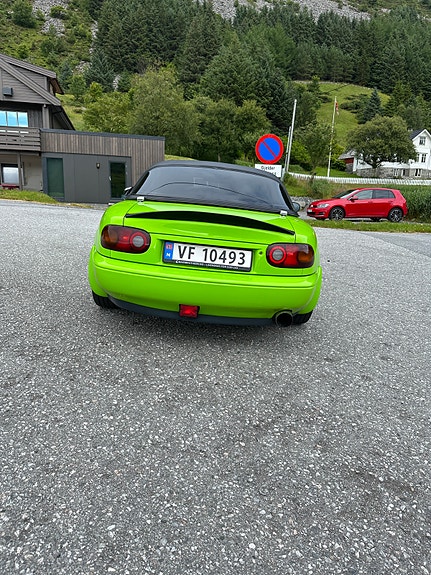 Mazda MX-5 7 of 21