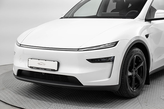 Tesla Model Y 2 of 5