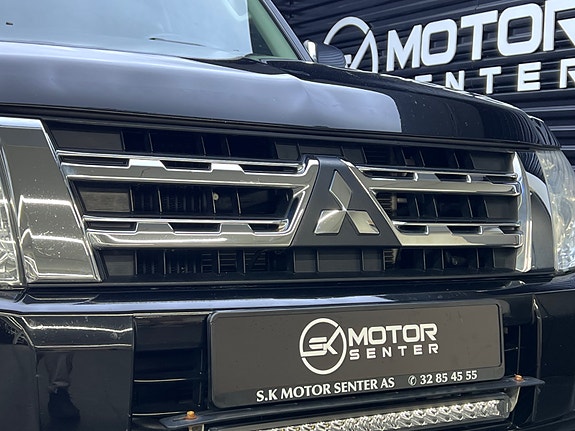Mitsubishi Pajero 4 of 5