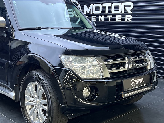 Mitsubishi Pajero 3 of 5
