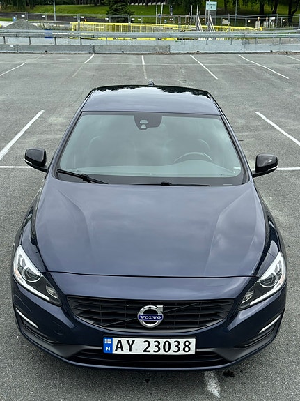 Volvo S60 2 of 5