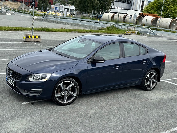 Volvo S60 4 of 5