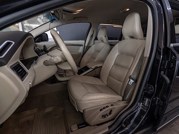 Volvo XC70 18 of 30