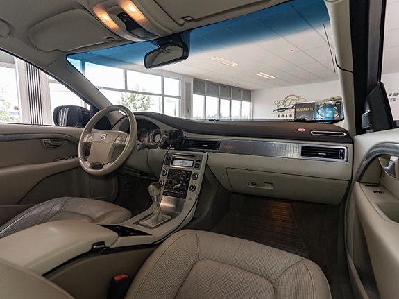 Volvo XC70 17 of 30