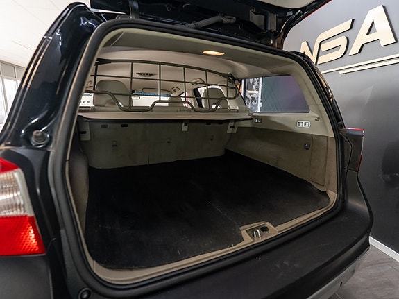 Volvo XC70 11 of 30