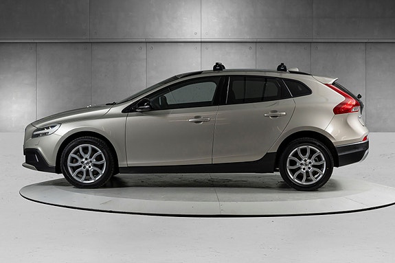 Volvo V40 Cross Country 9 of 22